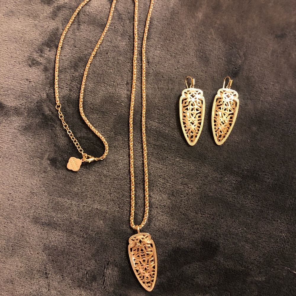 EUC Kendra Scott Necklace & Earrings Set